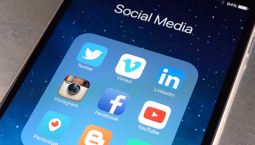 B2B only socially outperforms B2C on LinkedIn image