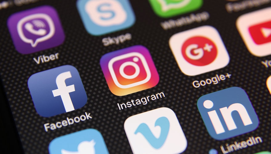 Facebook users to be served ads on messenger home page