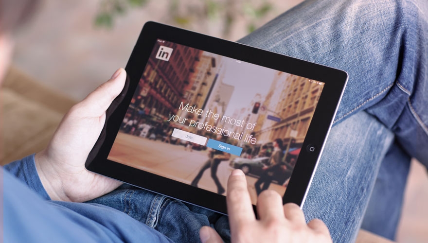 4 key metrics every B2B marketer needs to know to track their LinkedIn success image