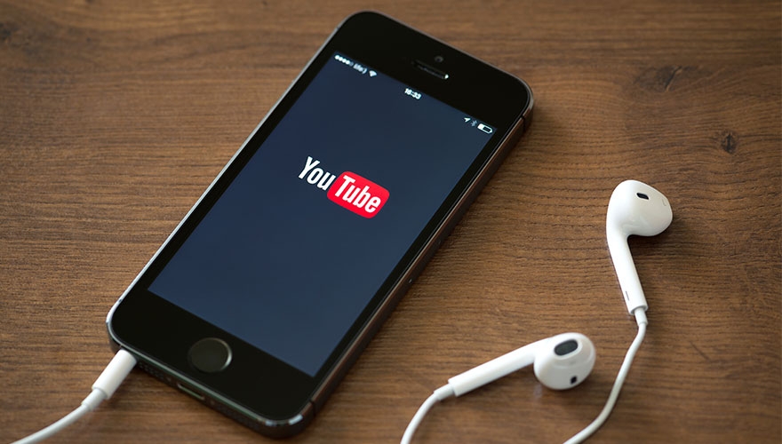 YouTube launches six-second Bumper ads image
