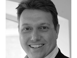 Louis Fernandes Headshot